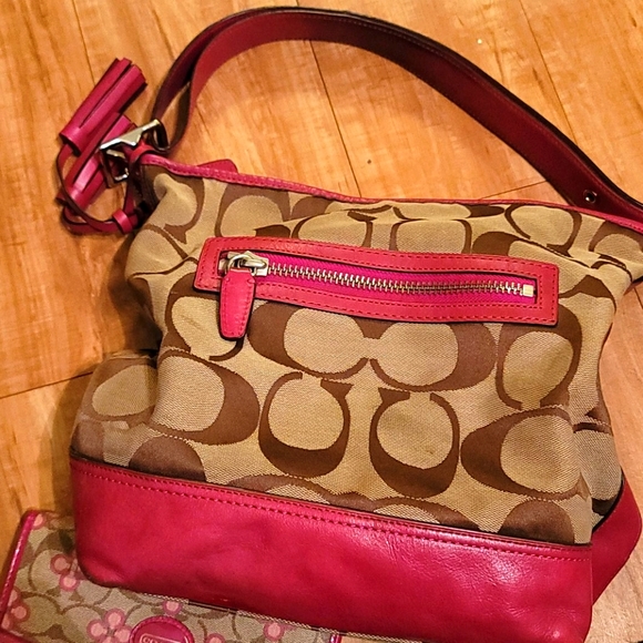 Coach bag w/ matching wallet and makeup bag - Picture 4 of 6